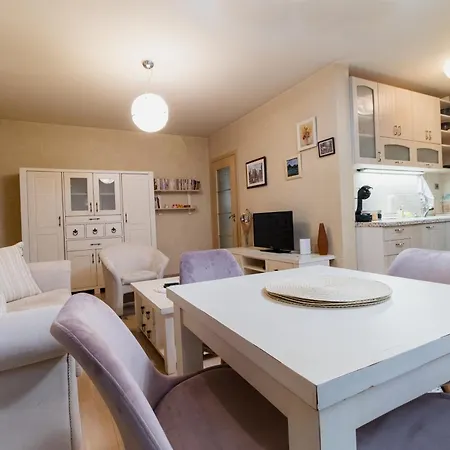 Elegant 1-bedroom *